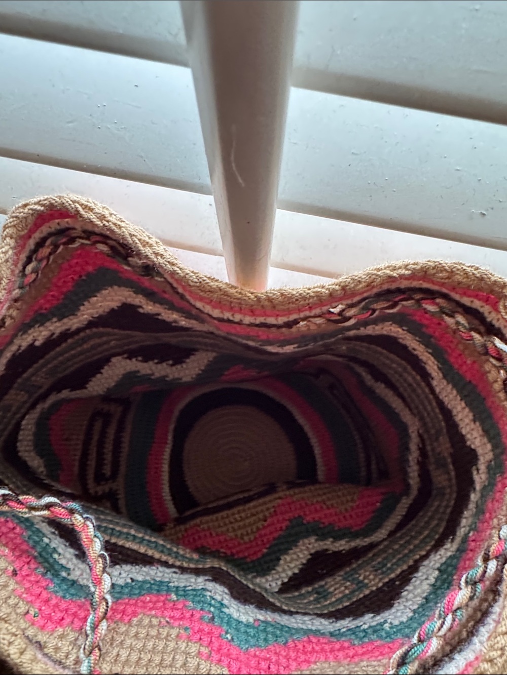 Handwoven Wayuu (Colombian)Multicolor Chevron Crossbody Bag - Picture 5 of 10